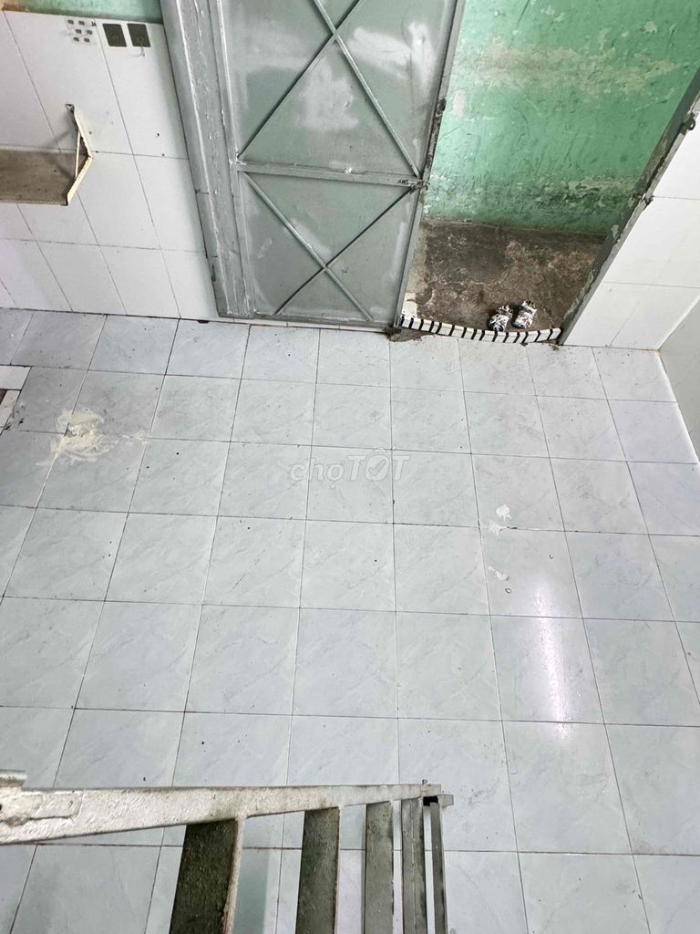 The ground floor - there's a guard - car to the room.
