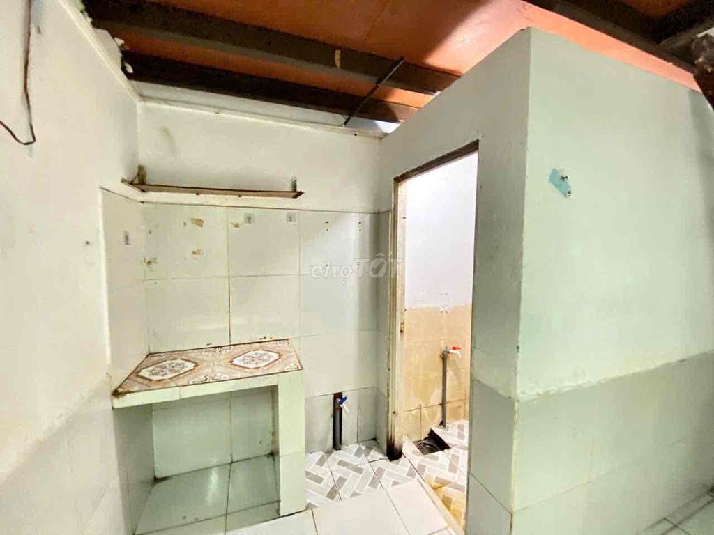 Nguyễn Tư Giản.3 million-priced hotel room.