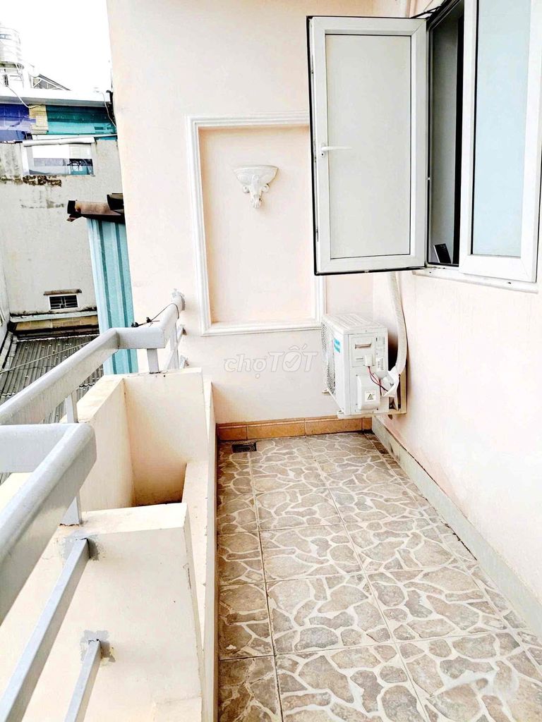 apartment 1 balcony bedroom watch room 24/7 The cool Trường Sa channel