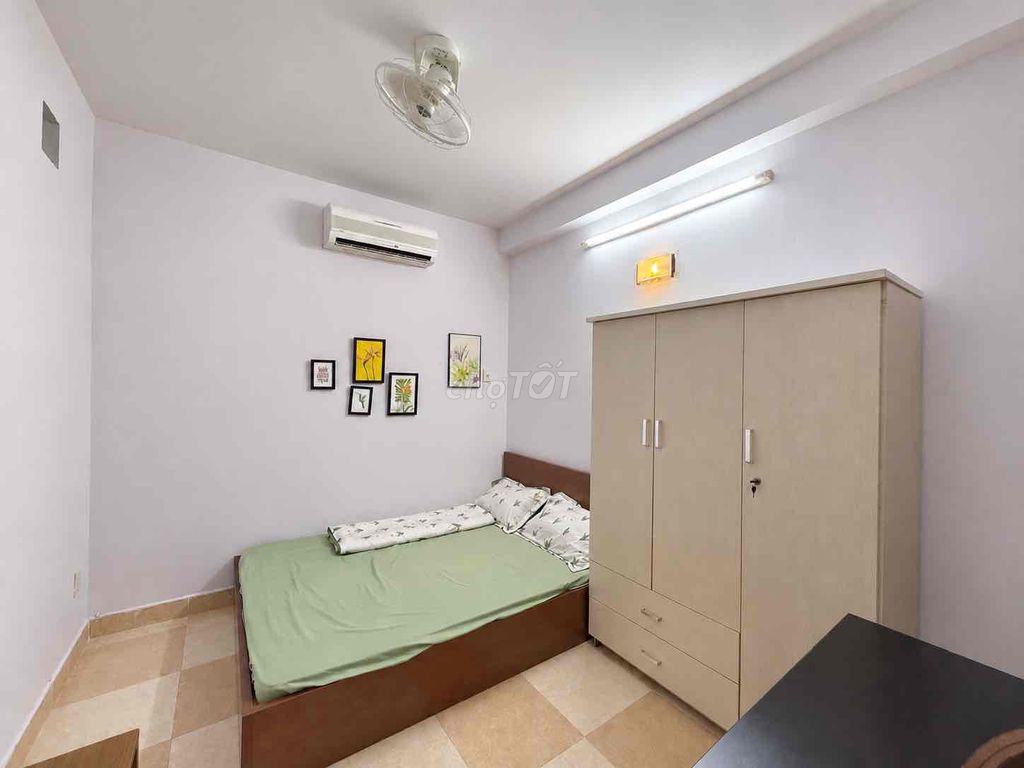 Share one room in two bedrooms.