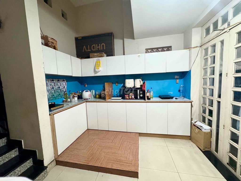 Share one room in two bedrooms.