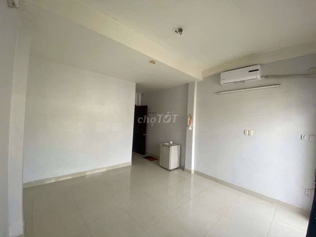 We need to rent an alley room opposite the department’s university