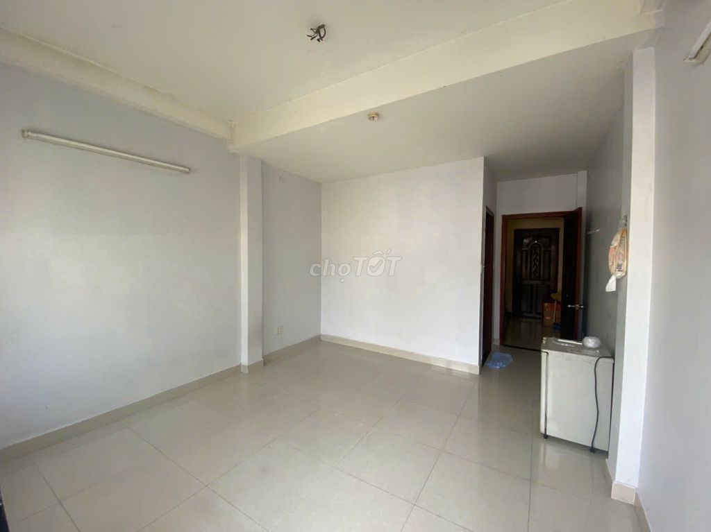 We need to rent an alley room opposite the department’s university