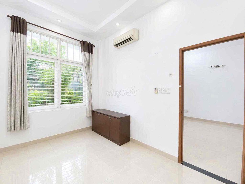 The alley terminal is located in N723 M 4 bedrooms with air conditioning near the cd vinatex school