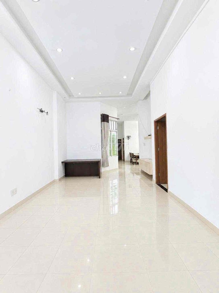 The alley terminal is located in N723 M 4 bedrooms with air conditioning near the cd vinatex school