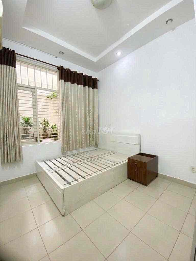 The alley terminal is located in N723 M 4 bedrooms with air conditioning near the cd vinatex school