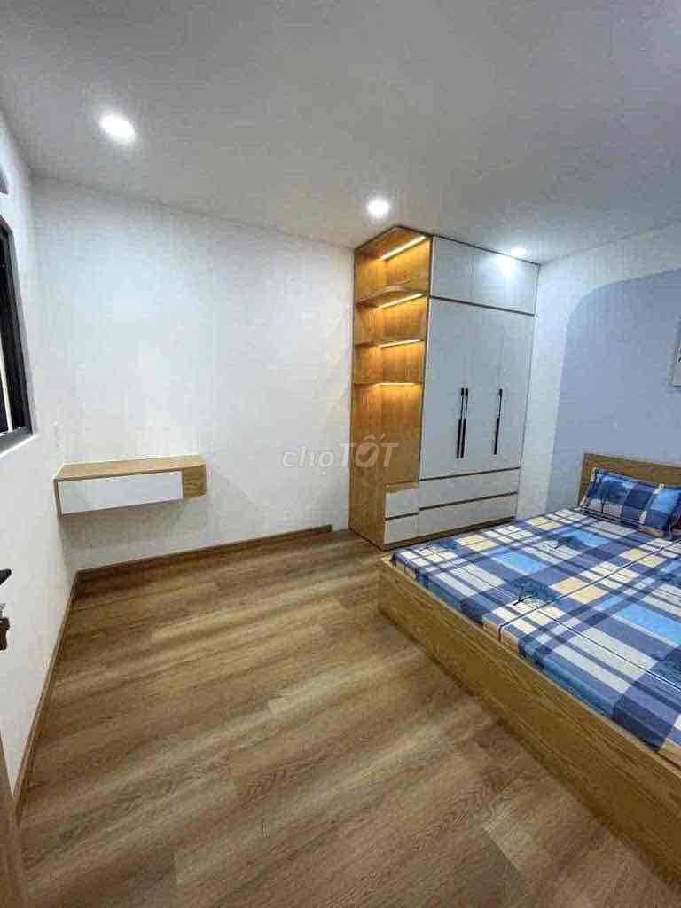 Full interior near T3 station has three bedrooms. Two toilets cost 12 million.