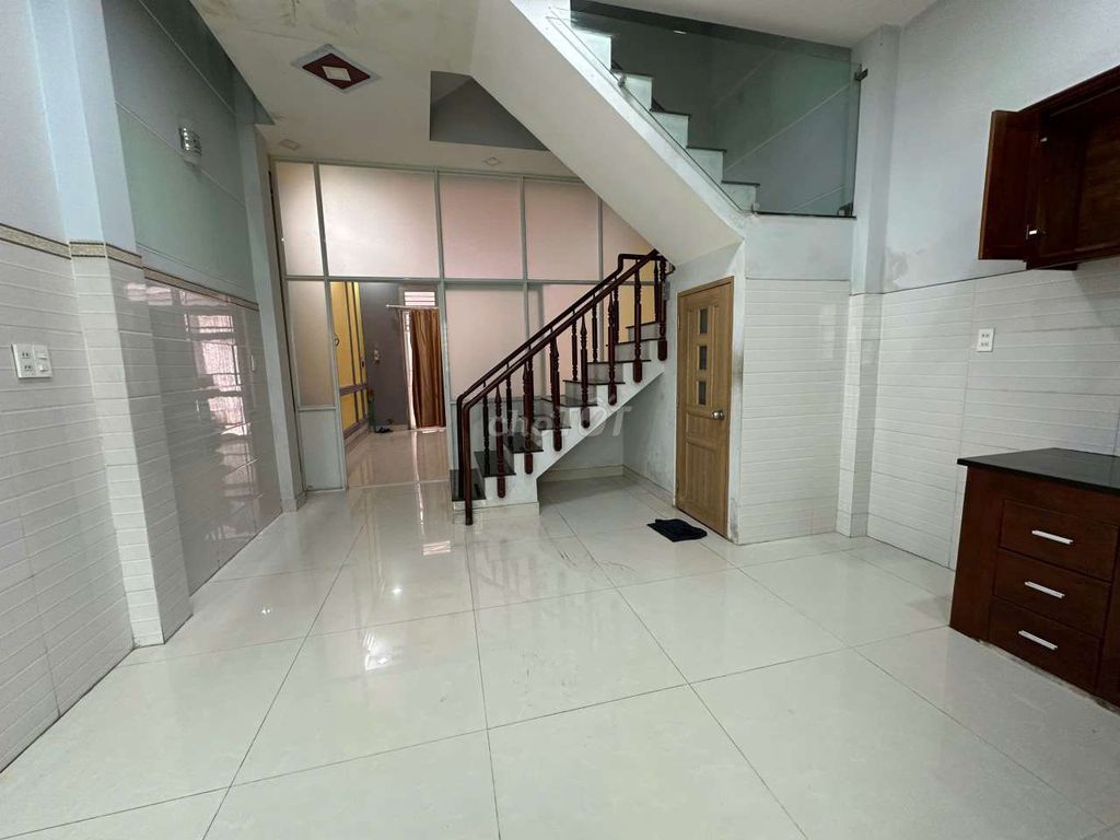 Two-story ground floor three-story bedrooms, Lq1 alley.