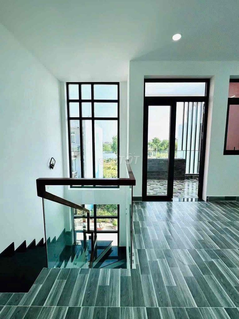Check out the Long Thuận 3rd floor bedroom. Three bathrooms.