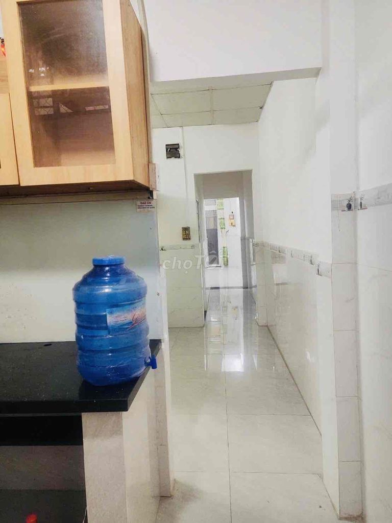 The apartment's near the apartment. level 4: Two bathroom bedrooms. Car road