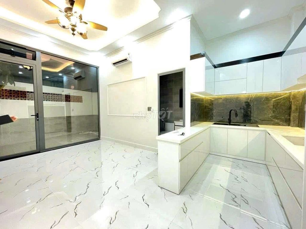 Rent 6 x 20 meters 2 bedrooms 1135 huỳnh tấn phát