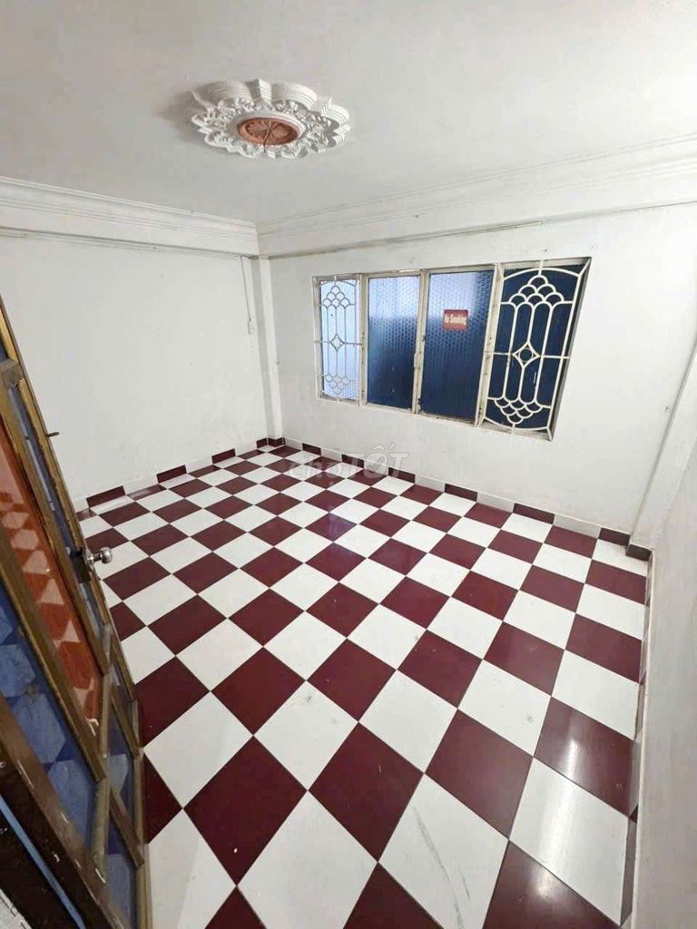 Pass Trương Công Định. Tân Bình (5th bedroom, 5 toilets). Car alley. Area of use 182 m2