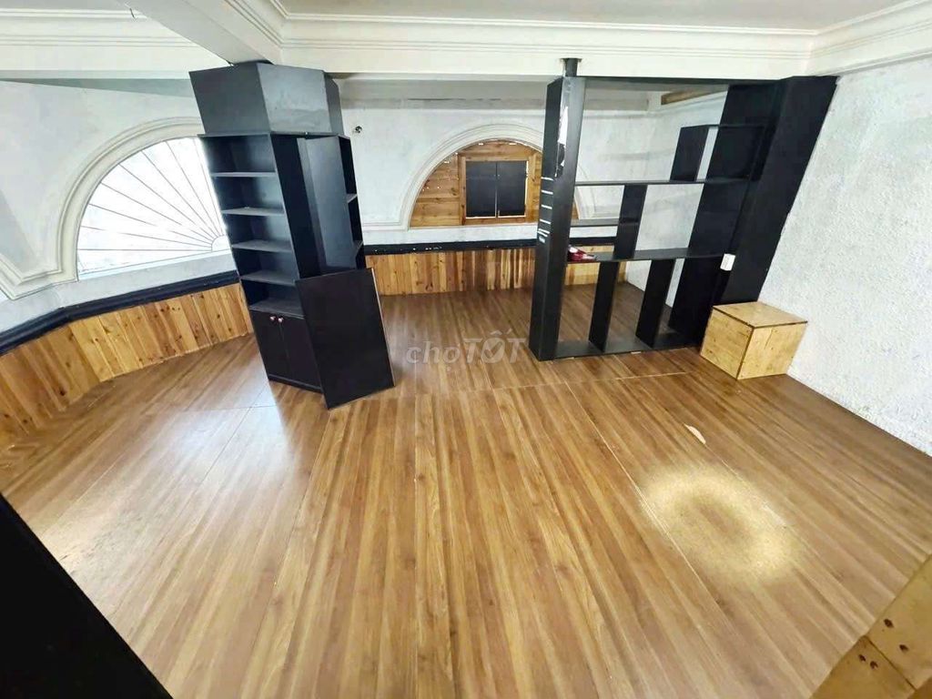Pass Trương Công Định. Tân Bình (5th bedroom, 5 toilets). Car alley. Area of use 182 m2