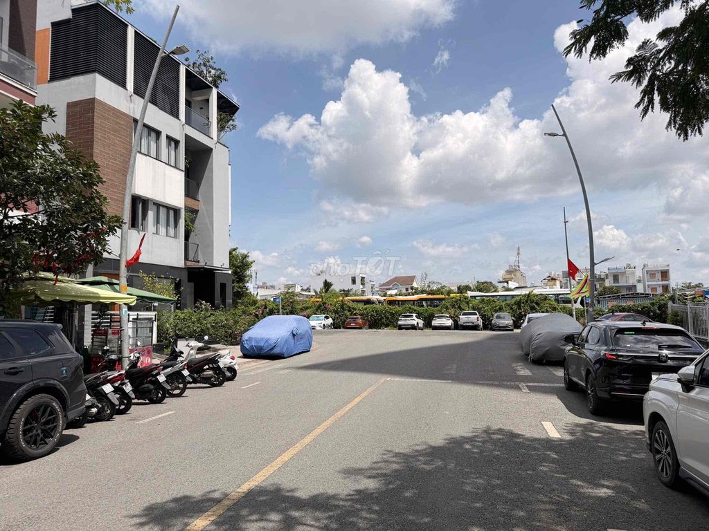 Rent a house - shophouse - 207 offices - showroom - training class