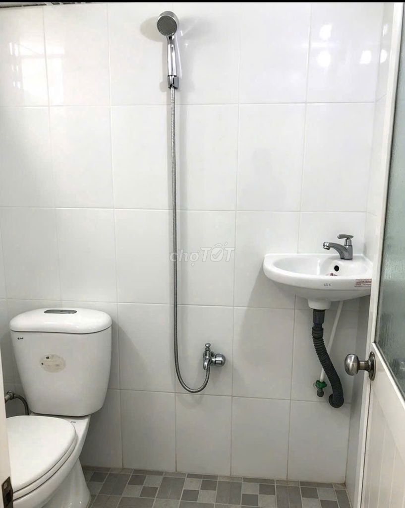 Rent the nnc - three bedrooms, 2 toilets - 8 million a month - 35/16 Bùi Quang Là, 171 12, Gò Vấp.