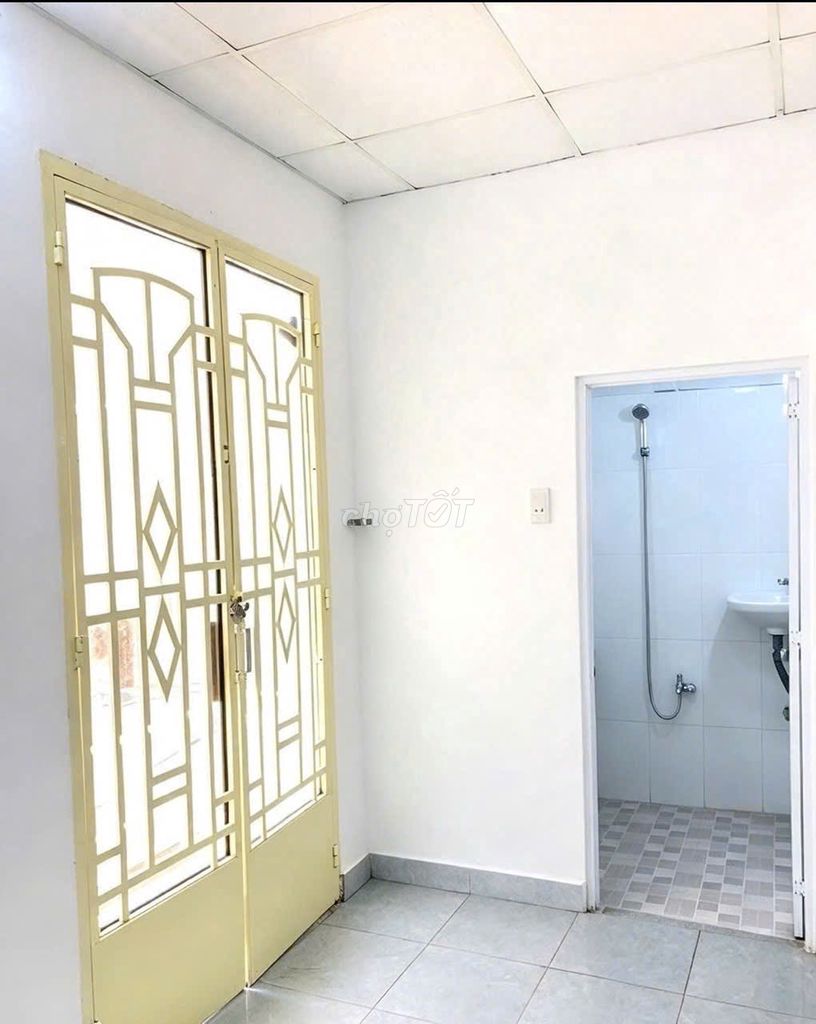 Rent the nnc - three bedrooms, 2 toilets - 8 million a month - 35/16 Bùi Quang Là, 171 12, Gò Vấp.