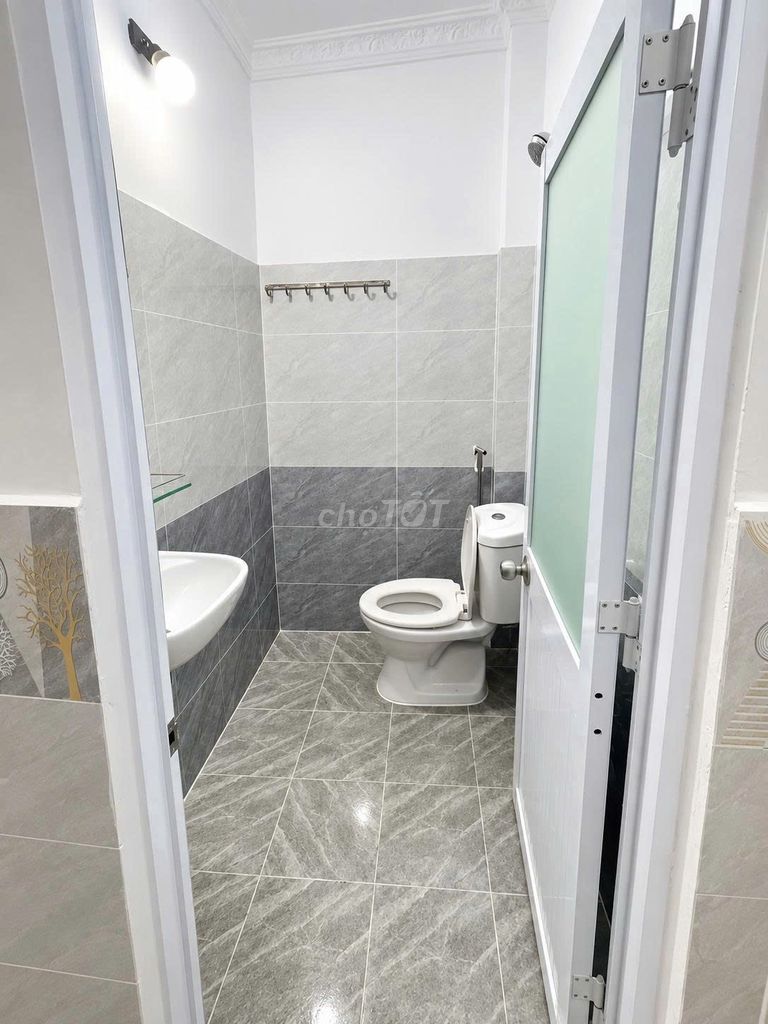 Rent the nnc - three bedrooms, 2 toilets - 8 million a month - 35/16 Bùi Quang Là, 171 12, Gò Vấp.