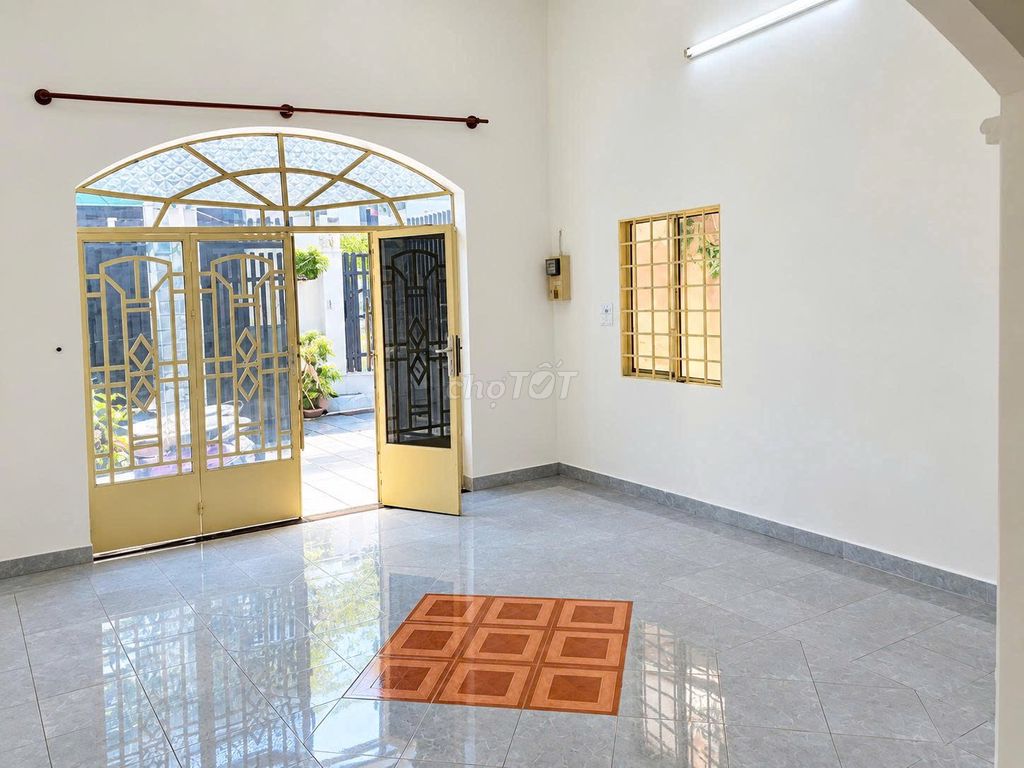 Rent the nnc - three bedrooms, 2 toilets - 8 million a month - 35/16 Bùi Quang Là, 171 12, Gò Vấp.
