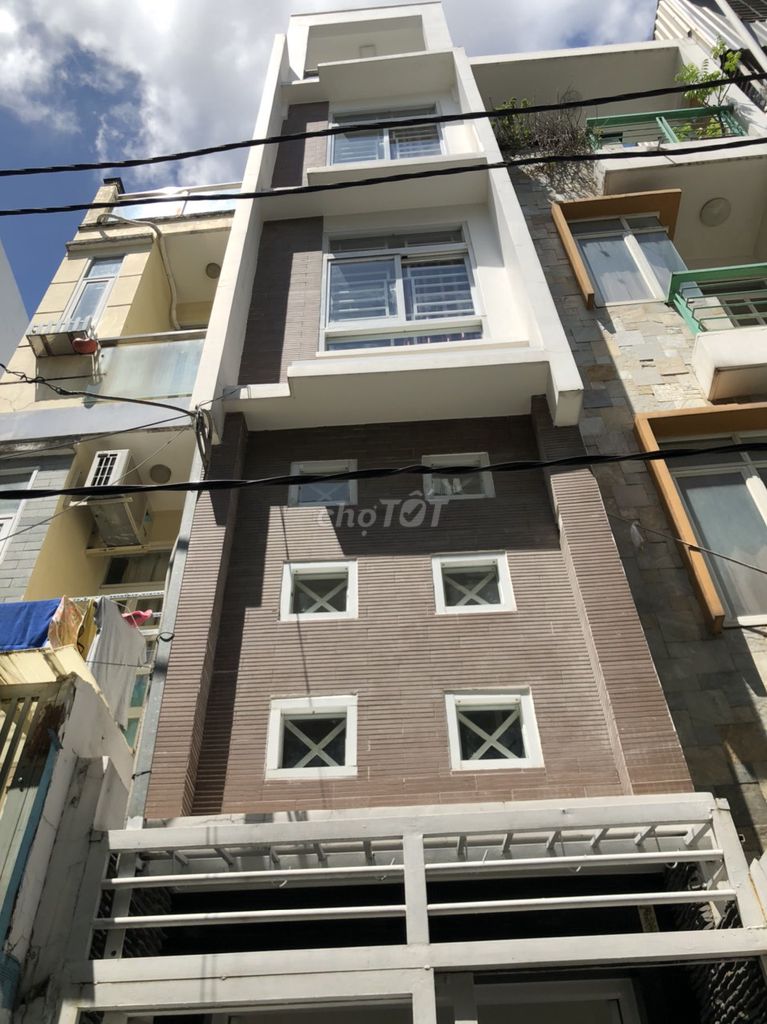 Let's rent out the original root house.