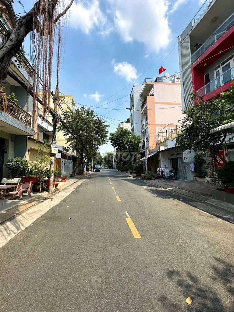 Lê Thiệt cash. Tân Phú (3 bedrooms, 3 toilets). Area using 144 m2