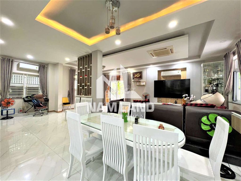 The villa apak has the basic interior for 50 million.