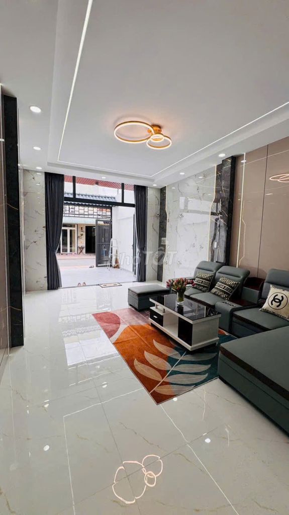 Rent one Thạnh Xuân 43 Full of furniture 4 x17 for 10 million a month.