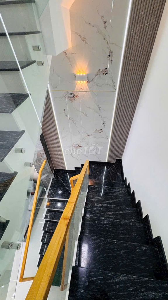 Rent one Thạnh Xuân 43 Full of furniture 4 x17 for 10 million a month.