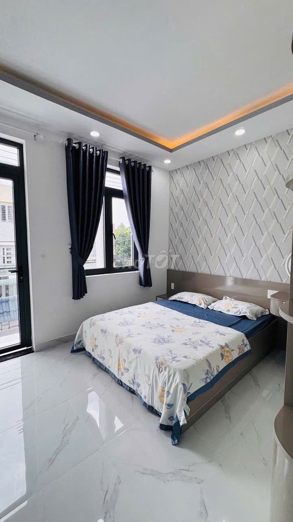 Rent one Thạnh Xuân 43 Full of furniture 4 x17 for 10 million a month.