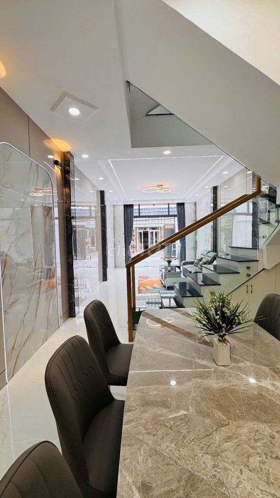 Rent one Thạnh Xuân 43 Full of furniture 4 x17 for 10 million a month.