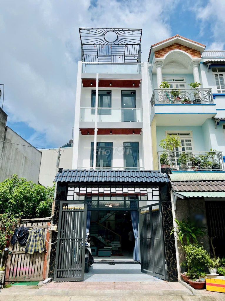 Rent one Thạnh Xuân 43 Full of furniture 4 x17 for 10 million a month.
