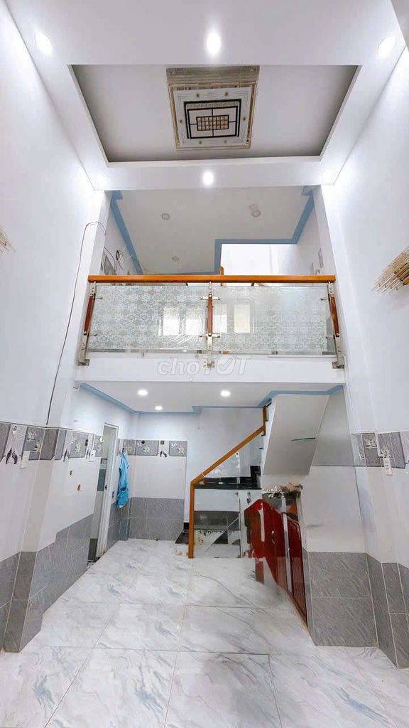 Renting the entire Khánh Hội alley, 4th.