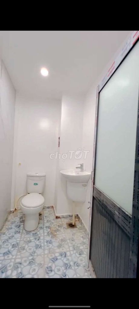 Clean homes, clean houses, clean houses, 9 M, 2 bedrooms, open upper rooms, wide and wide.