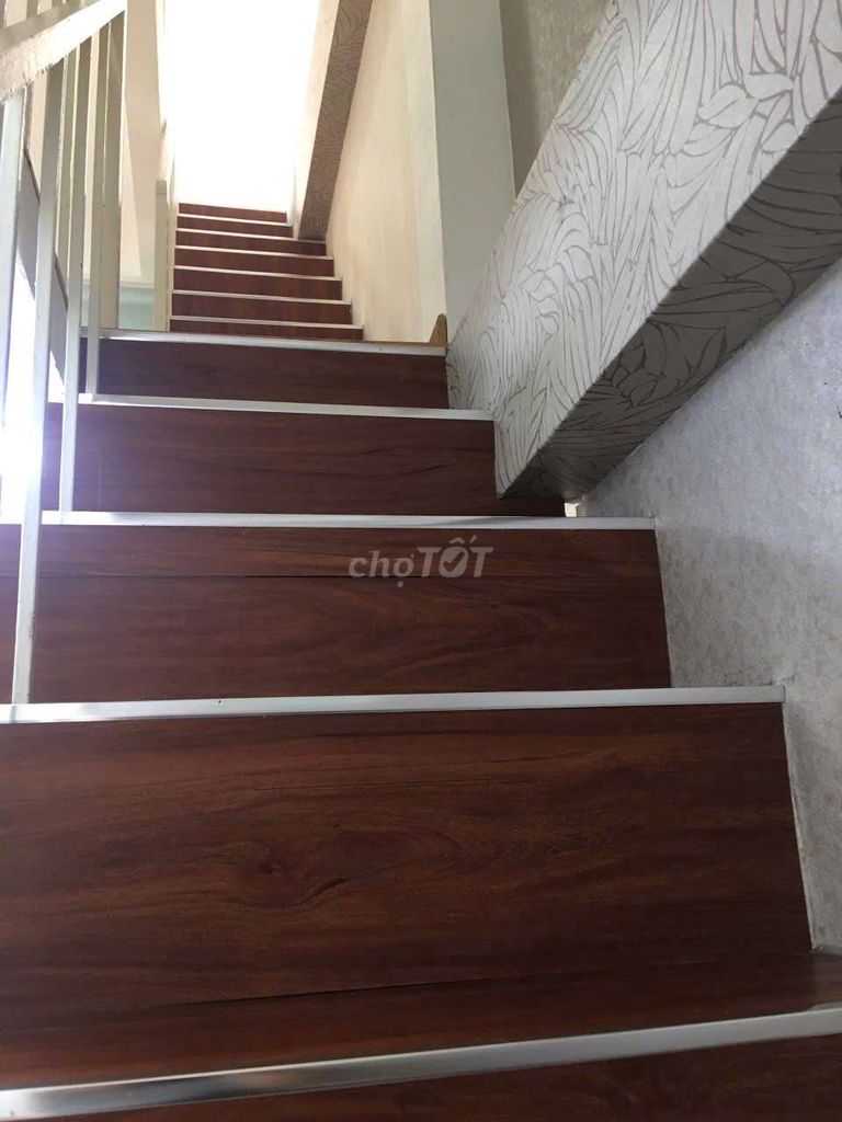 Rent the corner of 2.8 x14 million. 2rd floor. 3 with Võ Văn Kiệt District 1.