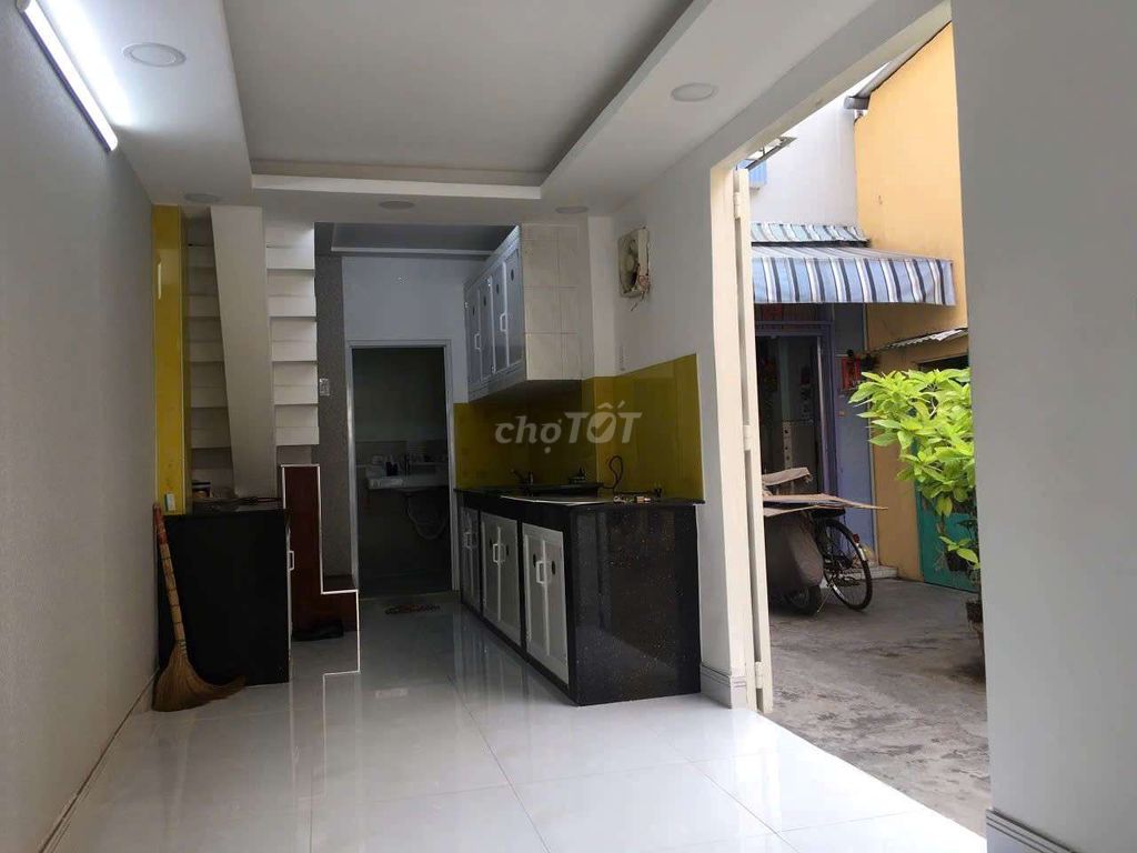 Rent the corner of 2.8 x14 million. 2rd floor. 3 with Võ Văn Kiệt District 1.