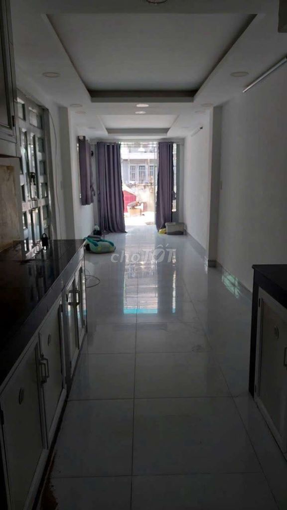Rent the corner of 2.8 x14 million. 2rd floor. 3 with Võ Văn Kiệt District 1.