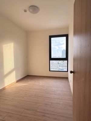 Rent three bedroom two, 80 meters View County 1 in Aurora only 12 million.