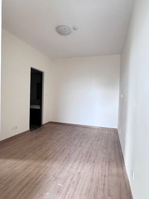 Rent three bedroom two, 80 meters View County 1 in Aurora only 12 million.
