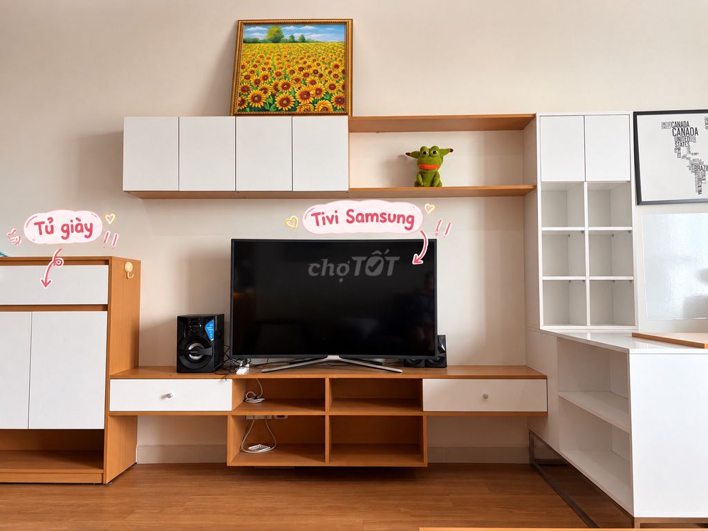 Rent the studio apartment Golden King in front of the American center.