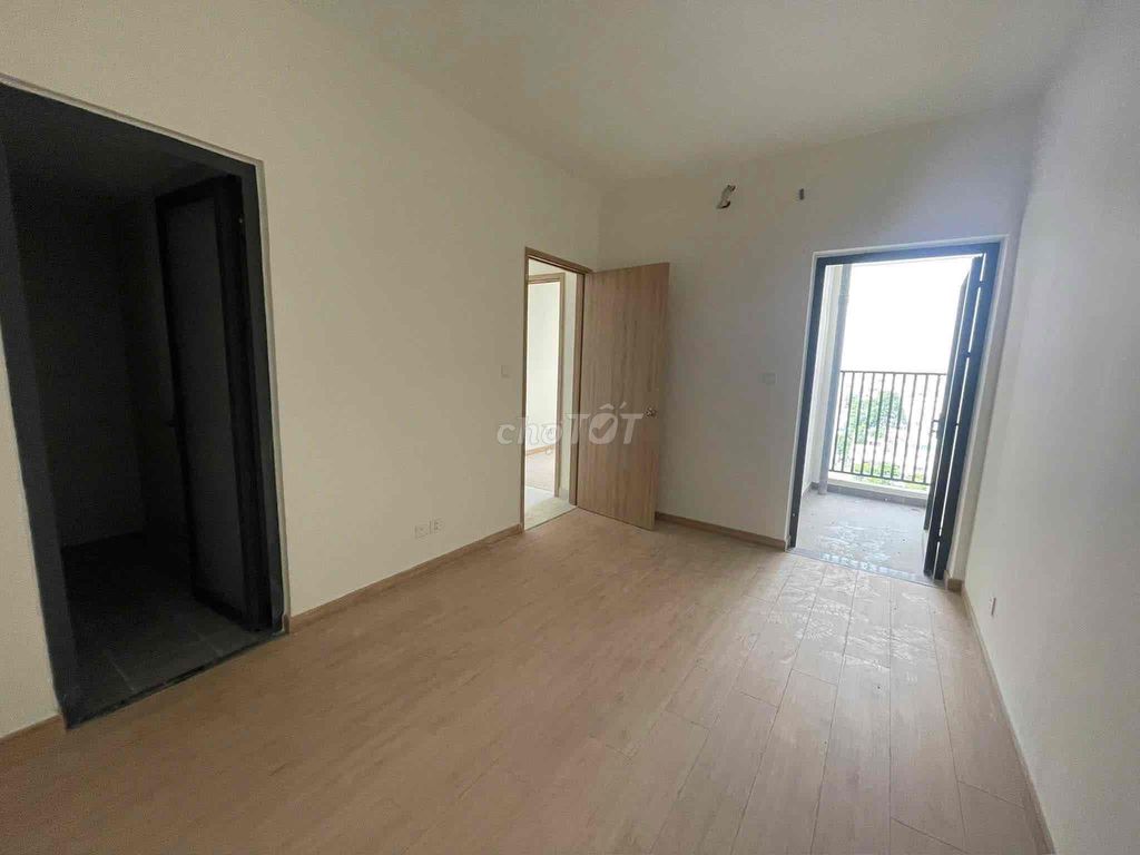 Three Aurora Bedrooms, 100 percent New House Cleaning up now.