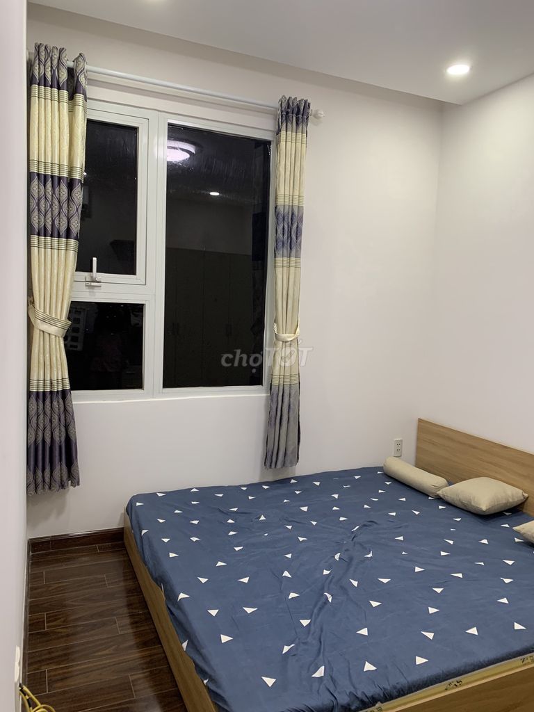 The owner needs to quickly rent a Summer Square apartment.