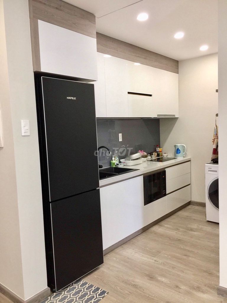 Rent a The Gold View bedroom in the 4th.