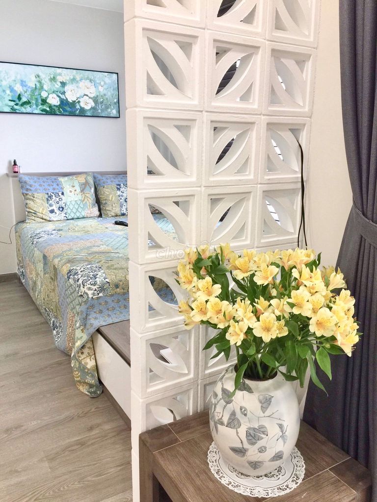 Rent a The Gold View bedroom in the 4th.