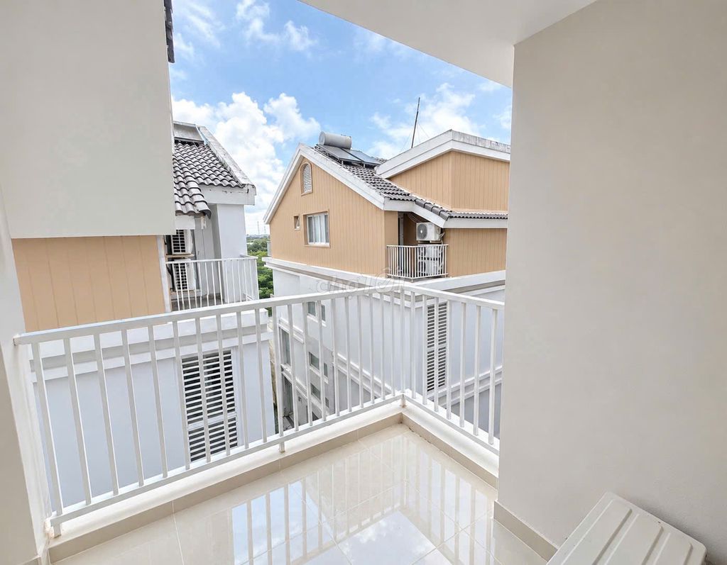 Nhà Bè apartment. High school. Two bedrooms with a Ranger balcony.
