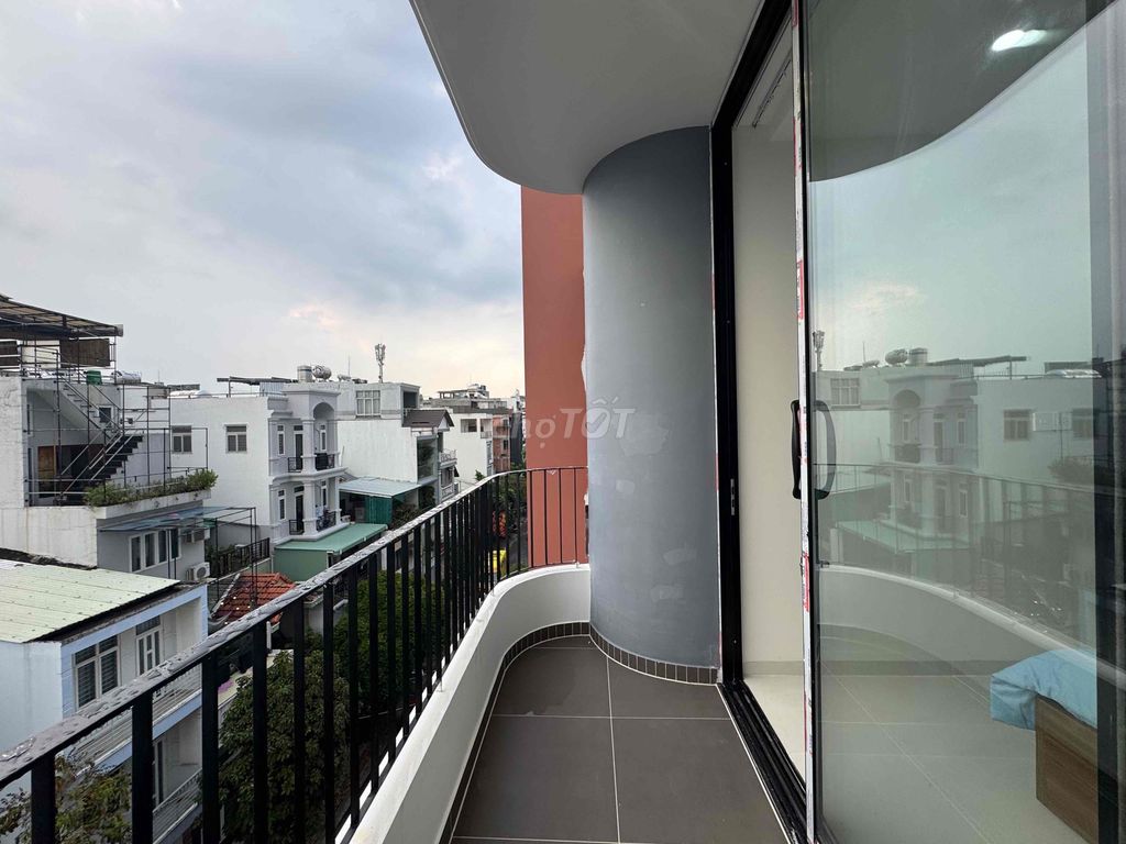Opens a bedroom like a design apartment like the Amerbith tendt pmhsc building.