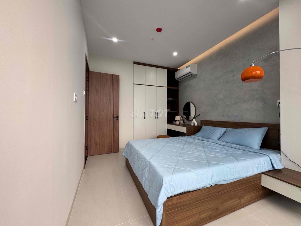 Opens a bedroom like a design apartment like the Amerbith tendt pmhsc building.