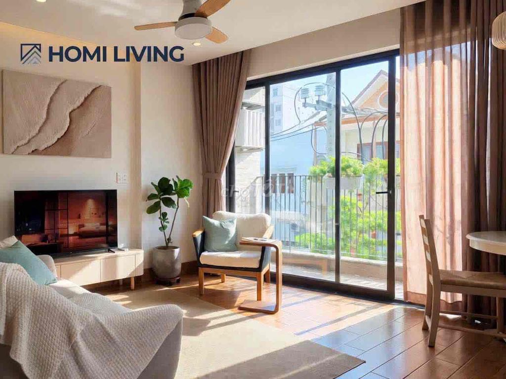 The apartment is a balcony bedroom full of Nguyễn Trãi interiors.