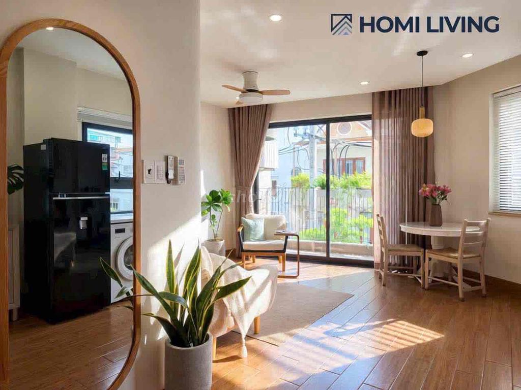 The apartment is a balcony bedroom full of Nguyễn Trãi interiors.