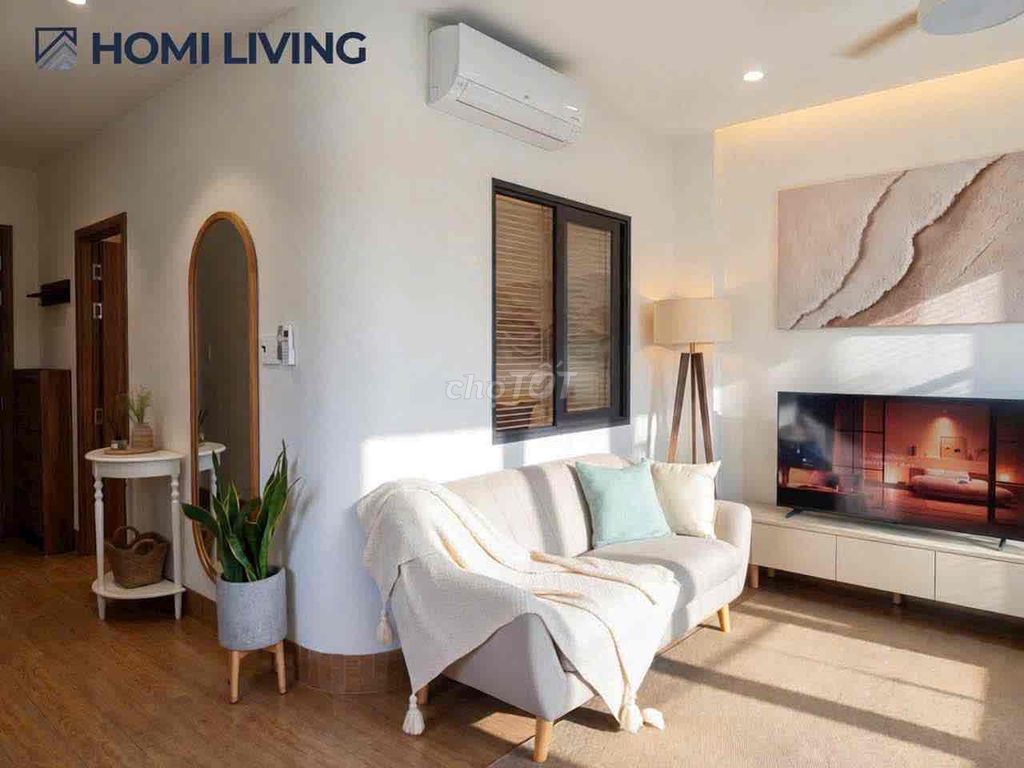 The apartment is a balcony bedroom full of Nguyễn Trãi interiors.