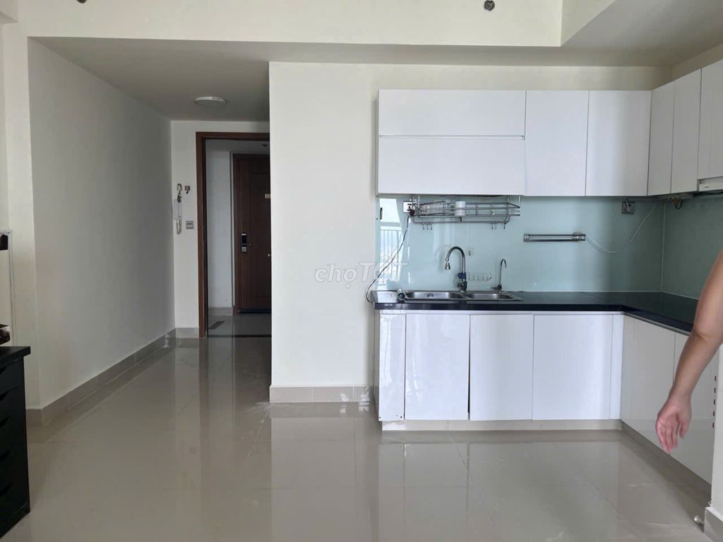Rent The Park Residence two bedrooms. An 8.5 million toilet.