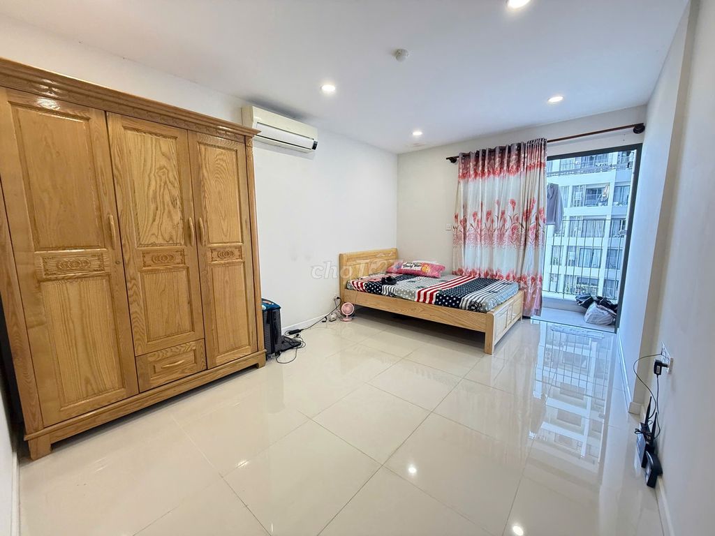 We'll rent the Officetel 28 meters, which has furniture, which costs 9 million a month.